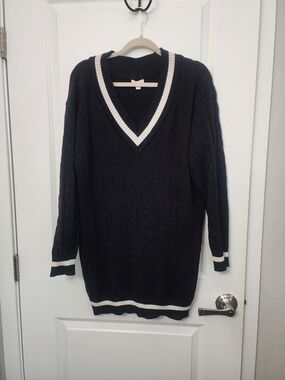 5/$30 J for Justify Black V-Neck Cable-Knit Sweater with White Trim